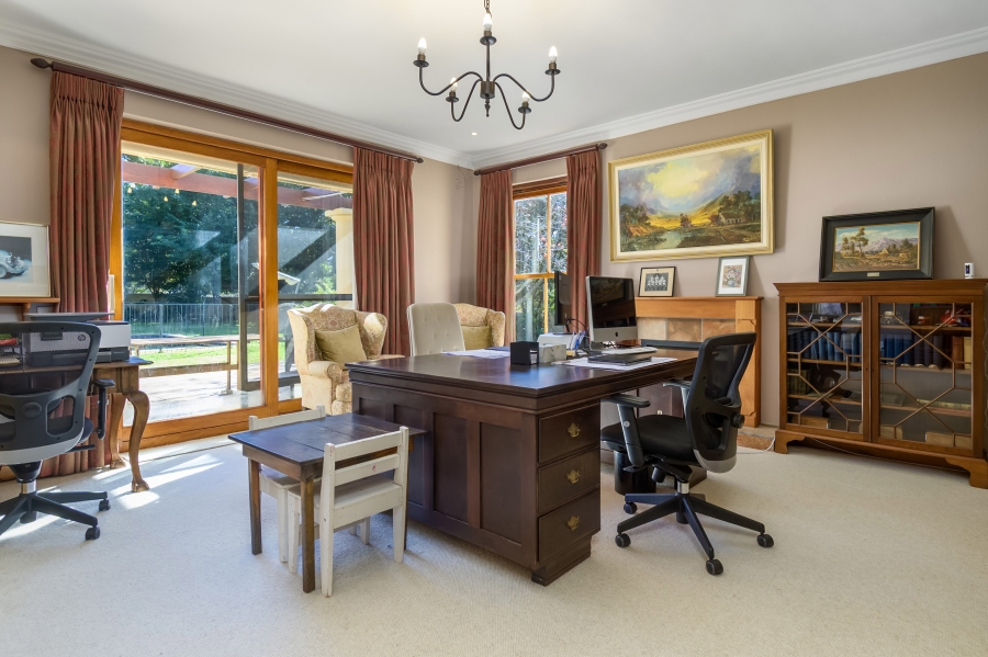 7 Bedroom Property for Sale in Zwaanswyk Western Cape